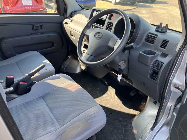 ハイゼットカーゴ ＤＸ　社外１２インチＡＷ／両側スライドドア／ＰＳ・ＰＷ・ＡＣ／ＣＤ再生／ＡＭ・ＦＭ再生／純正フロアマット・ドアバイザー（10枚目）