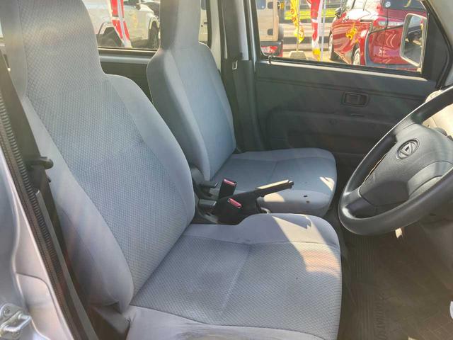 ハイゼットカーゴ ＤＸ　社外１２インチＡＷ／両側スライドドア／ＰＳ・ＰＷ・ＡＣ／ＣＤ再生／ＡＭ・ＦＭ再生／純正フロアマット・ドアバイザー（11枚目）