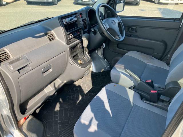 ハイゼットカーゴ ＤＸ　社外１２インチＡＷ／両側スライドドア／ＰＳ・ＰＷ・ＡＣ／ＣＤ再生／ＡＭ・ＦＭ再生／純正フロアマット・ドアバイザー（12枚目）