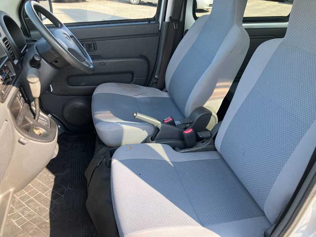 ハイゼットカーゴ ＤＸ　社外１２インチＡＷ／両側スライドドア／ＰＳ・ＰＷ・ＡＣ／ＣＤ再生／ＡＭ・ＦＭ再生／純正フロアマット・ドアバイザー（13枚目）