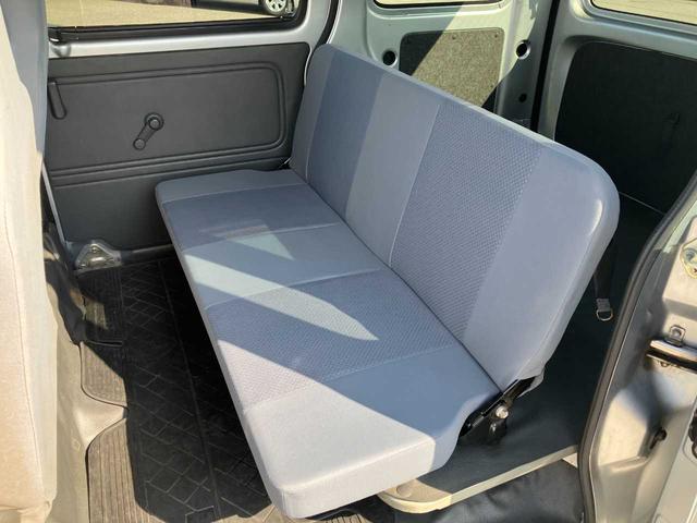 ハイゼットカーゴ ＤＸ　社外１２インチＡＷ／両側スライドドア／ＰＳ・ＰＷ・ＡＣ／ＣＤ再生／ＡＭ・ＦＭ再生／純正フロアマット・ドアバイザー（16枚目）