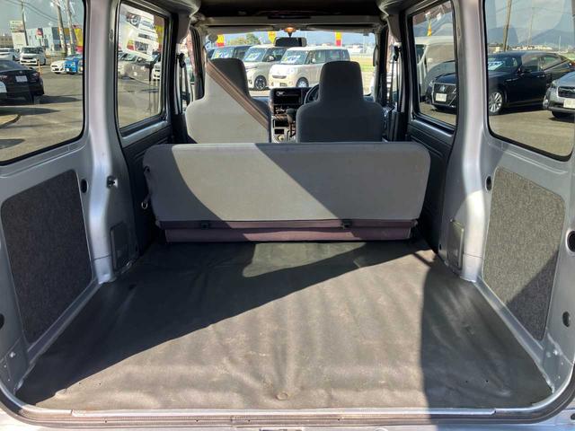 ハイゼットカーゴ ＤＸ　社外１２インチＡＷ／両側スライドドア／ＰＳ・ＰＷ・ＡＣ／ＣＤ再生／ＡＭ・ＦＭ再生／純正フロアマット・ドアバイザー（17枚目）