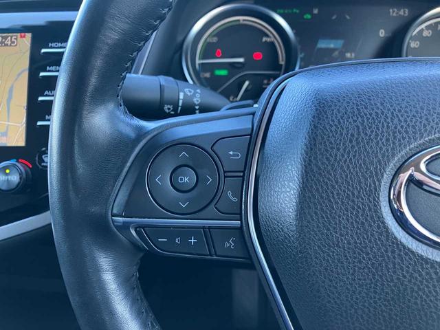 カムリ WSレザーパッケージ ワンオーナー/レザーシート/トヨタセーフティセンス/純正メモリナビ/Bluetoothオーディオ/フルセグ/DVD・CD/ETC/純正18インチAW/取扱説明書/ナビ取扱説明書/キロクボ(11枚目)