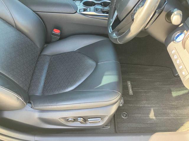 カムリ WSレザーパッケージ ワンオーナー/レザーシート/トヨタセーフティセンス/純正メモリナビ/Bluetoothオーディオ/フルセグ/DVD・CD/ETC/純正18インチAW/取扱説明書/ナビ取扱説明書/キロクボ(16枚目)