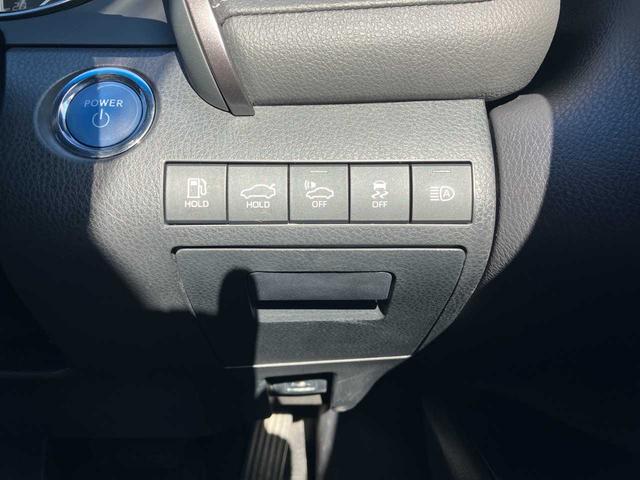 カムリ WSレザーパッケージ ワンオーナー/レザーシート/トヨタセーフティセンス/純正メモリナビ/Bluetoothオーディオ/フルセグ/DVD・CD/ETC/純正18インチAW/取扱説明書/ナビ取扱説明書/キロクボ(19枚目)