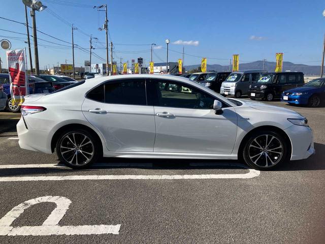 カムリ WSレザーパッケージ ワンオーナー/レザーシート/トヨタセーフティセンス/純正メモリナビ/Bluetoothオーディオ/フルセグ/DVD・CD/ETC/純正18インチAW/取扱説明書/ナビ取扱説明書/キロクボ(25枚目)