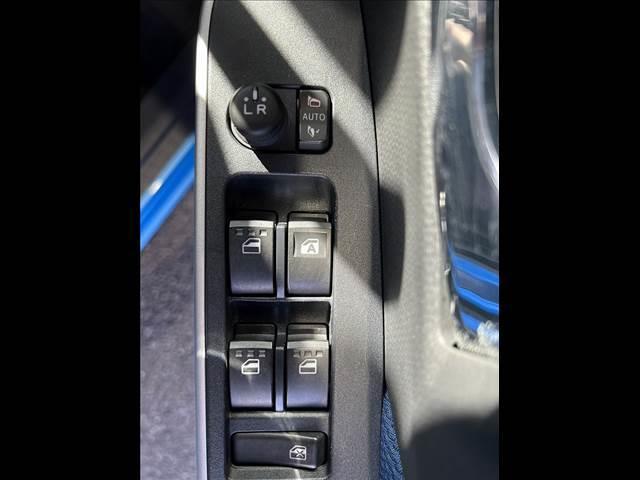 カスタムG 衝突軽減ブレーキ 両側電動スライドドア LEDヘッドライト フォグ コーナーセンサー オートハイビーム 車線逸脱警報 オートライト スマートキー プッシュスタート 純正AW リアロールサンシェード(30枚目)