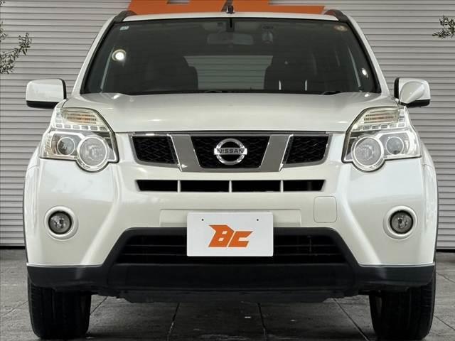 エクストレイル ２０Ｘ　後期　禁煙車　４ＷＤ　ナビ　地デジ　防水シート　Ｂモニター　ＤＶＤ　シートヒーター　革巻ステア　スマキー　シートリフター　ＨＩＤ　フォグ　Ａライト　ドラレコ　ＥＴＣ　マットバイザー　純正１７インチＡＷ（9枚目）
