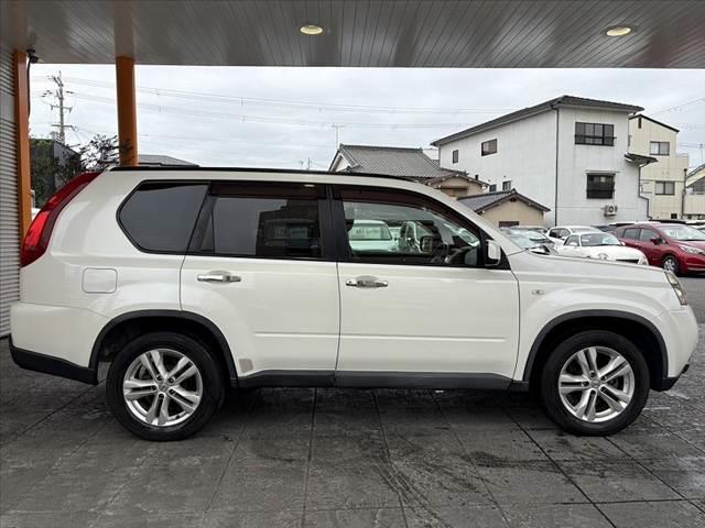 エクストレイル ２０Ｘ　後期　禁煙車　４ＷＤ　ナビ　地デジ　防水シート　Ｂモニター　ＤＶＤ　シートヒーター　革巻ステア　スマキー　シートリフター　ＨＩＤ　フォグ　Ａライト　ドラレコ　ＥＴＣ　マットバイザー　純正１７インチＡＷ（12枚目）