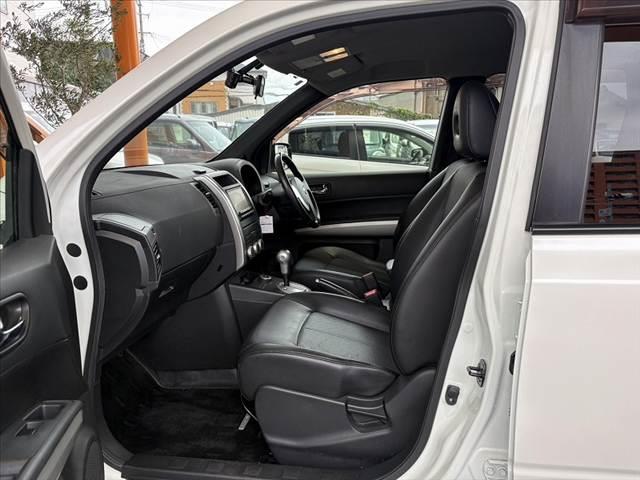 エクストレイル ２０Ｘ　後期　禁煙車　４ＷＤ　ナビ　地デジ　防水シート　Ｂモニター　ＤＶＤ　シートヒーター　革巻ステア　スマキー　シートリフター　ＨＩＤ　フォグ　Ａライト　ドラレコ　ＥＴＣ　マットバイザー　純正１７インチＡＷ（18枚目）