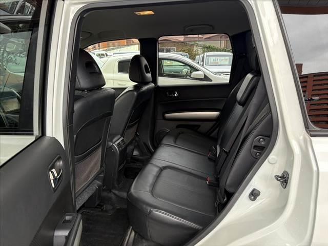 エクストレイル ２０Ｘ　後期　禁煙車　４ＷＤ　ナビ　地デジ　防水シート　Ｂモニター　ＤＶＤ　シートヒーター　革巻ステア　スマキー　シートリフター　ＨＩＤ　フォグ　Ａライト　ドラレコ　ＥＴＣ　マットバイザー　純正１７インチＡＷ（19枚目）
