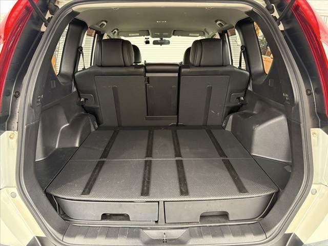 エクストレイル ２０Ｘ　後期　禁煙車　４ＷＤ　ナビ　地デジ　防水シート　Ｂモニター　ＤＶＤ　シートヒーター　革巻ステア　スマキー　シートリフター　ＨＩＤ　フォグ　Ａライト　ドラレコ　ＥＴＣ　マットバイザー　純正１７インチＡＷ（20枚目）