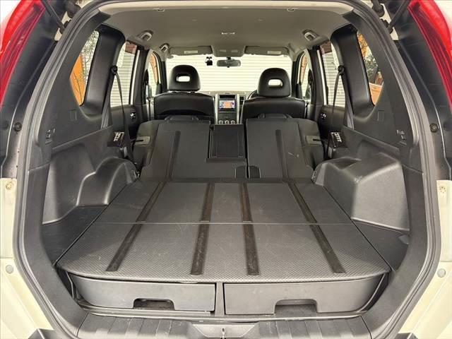 エクストレイル ２０Ｘ　後期　禁煙車　４ＷＤ　ナビ　地デジ　防水シート　Ｂモニター　ＤＶＤ　シートヒーター　革巻ステア　スマキー　シートリフター　ＨＩＤ　フォグ　Ａライト　ドラレコ　ＥＴＣ　マットバイザー　純正１７インチＡＷ（21枚目）