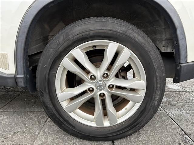 エクストレイル ２０Ｘ　後期　禁煙車　４ＷＤ　ナビ　地デジ　防水シート　Ｂモニター　ＤＶＤ　シートヒーター　革巻ステア　スマキー　シートリフター　ＨＩＤ　フォグ　Ａライト　ドラレコ　ＥＴＣ　マットバイザー　純正１７インチＡＷ（43枚目）