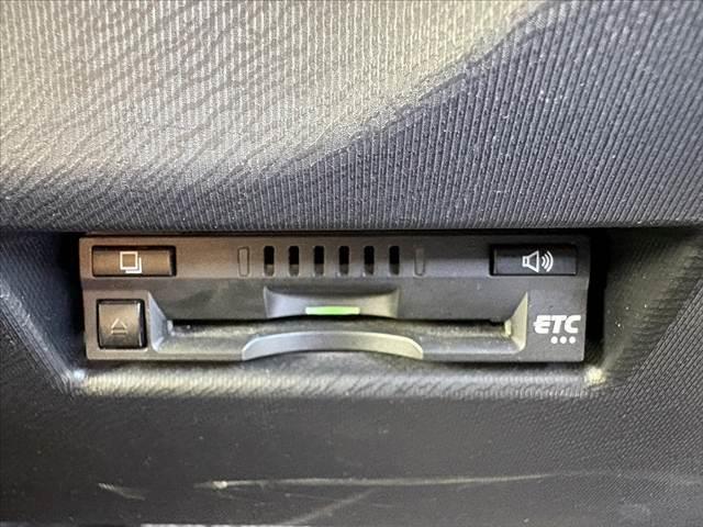 アクア Sスタイルブラック 中期 ナビ 地デジ バックカメラ セーフティセンスC Pスタート スマートキー 横滑り防止 衝突防止 車線逸脱 オートライト ヘッドライトレベライザー SRSエアバッグ マットバイザー(32枚目)