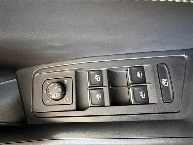 Ｔ－ロック ＴＳＩ　ブラックスタイル　ルーフレール　フルセグナビ　Ｐバックドア　Ｂカメラ　ＢＴ　ＥＴＣ　ステリモ　パドルシフト　レーダークルーズ　シートリフター　Ａライト　ＬＥＤ　Ａストップ　パークディスタンスコントロール　電動パーキング（30枚目）