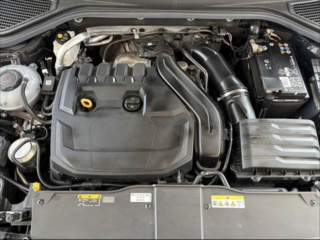 Ｔ－ロック ＴＳＩ　ブラックスタイル　ルーフレール　フルセグナビ　Ｐバックドア　Ｂカメラ　ＢＴ　ＥＴＣ　ステリモ　パドルシフト　レーダークルーズ　シートリフター　Ａライト　ＬＥＤ　Ａストップ　パークディスタンスコントロール　電動パーキング（50枚目）