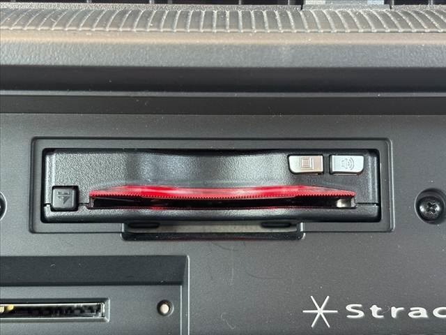 アクア Ｌ　車検整備付　後期　禁煙　社外ナビ　ＢＴ　スペアキー　ＡＡＣ　チルトステアリング　ヘッドライトレベライザー　ファブリックシート　ＳＲＳエアバッグ　バニティミラー　一体式ヘッドレスト　マット　バイザー（6枚目）