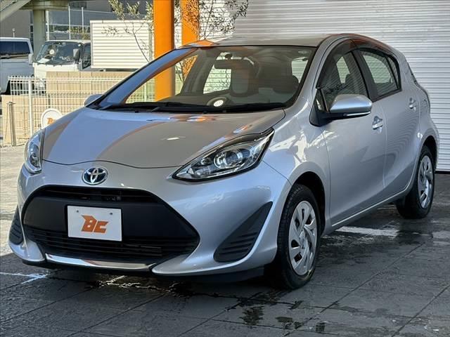 アクア Ｌ　車検整備付　後期　禁煙　社外ナビ　ＢＴ　スペアキー　ＡＡＣ　チルトステアリング　ヘッドライトレベライザー　ファブリックシート　ＳＲＳエアバッグ　バニティミラー　一体式ヘッドレスト　マット　バイザー（8枚目）