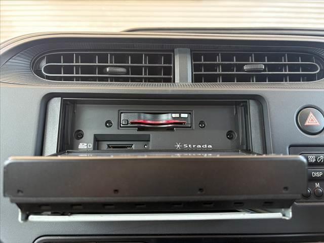 アクア Ｌ　車検整備付　後期　禁煙　社外ナビ　ＢＴ　スペアキー　ＡＡＣ　チルトステアリング　ヘッドライトレベライザー　ファブリックシート　ＳＲＳエアバッグ　バニティミラー　一体式ヘッドレスト　マット　バイザー（23枚目）