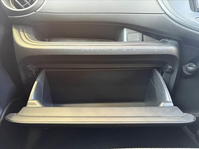 アクア Ｌ　車検整備付　後期　禁煙　社外ナビ　ＢＴ　スペアキー　ＡＡＣ　チルトステアリング　ヘッドライトレベライザー　ファブリックシート　ＳＲＳエアバッグ　バニティミラー　一体式ヘッドレスト　マット　バイザー（29枚目）