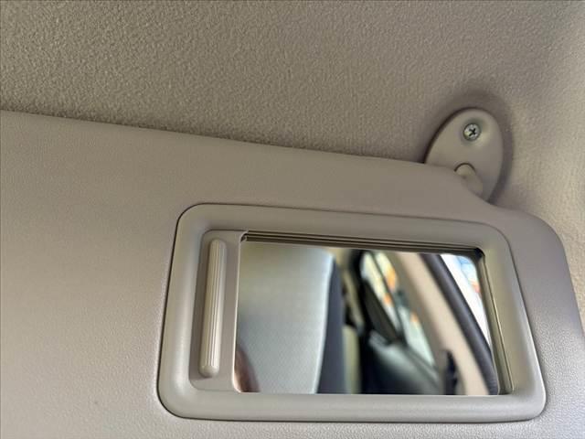 アクア Ｌ　車検整備付　後期　禁煙　社外ナビ　ＢＴ　スペアキー　ＡＡＣ　チルトステアリング　ヘッドライトレベライザー　ファブリックシート　ＳＲＳエアバッグ　バニティミラー　一体式ヘッドレスト　マット　バイザー（30枚目）