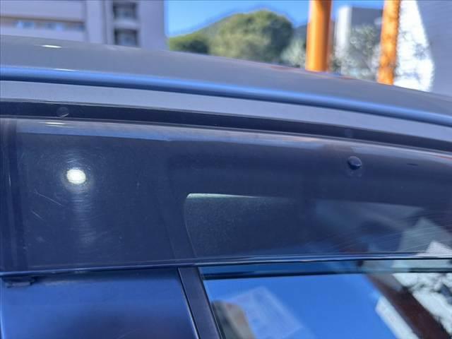 アクア Ｌ　車検整備付　後期　禁煙　社外ナビ　ＢＴ　スペアキー　ＡＡＣ　チルトステアリング　ヘッドライトレベライザー　ファブリックシート　ＳＲＳエアバッグ　バニティミラー　一体式ヘッドレスト　マット　バイザー（32枚目）