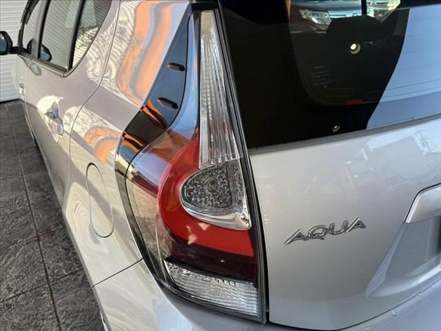 アクア Ｌ　車検整備付　後期　禁煙　社外ナビ　ＢＴ　スペアキー　ＡＡＣ　チルトステアリング　ヘッドライトレベライザー　ファブリックシート　ＳＲＳエアバッグ　バニティミラー　一体式ヘッドレスト　マット　バイザー（37枚目）