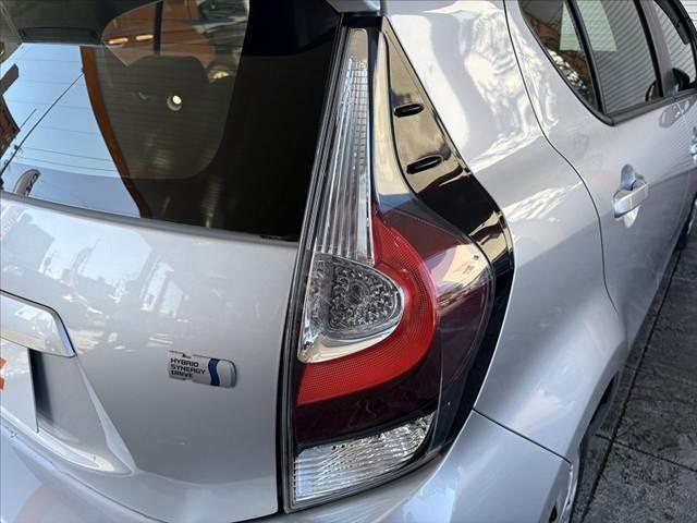 アクア Ｌ　車検整備付　後期　禁煙　社外ナビ　ＢＴ　スペアキー　ＡＡＣ　チルトステアリング　ヘッドライトレベライザー　ファブリックシート　ＳＲＳエアバッグ　バニティミラー　一体式ヘッドレスト　マット　バイザー（38枚目）