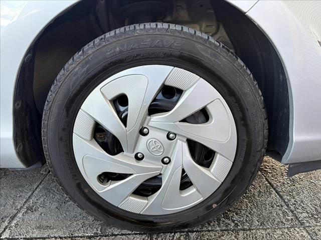 アクア Ｌ　車検整備付　後期　禁煙　社外ナビ　ＢＴ　スペアキー　ＡＡＣ　チルトステアリング　ヘッドライトレベライザー　ファブリックシート　ＳＲＳエアバッグ　バニティミラー　一体式ヘッドレスト　マット　バイザー（40枚目）