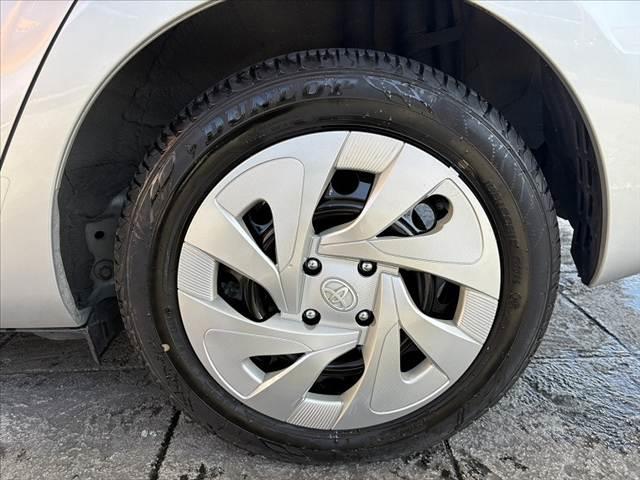 アクア Ｌ　車検整備付　後期　禁煙　社外ナビ　ＢＴ　スペアキー　ＡＡＣ　チルトステアリング　ヘッドライトレベライザー　ファブリックシート　ＳＲＳエアバッグ　バニティミラー　一体式ヘッドレスト　マット　バイザー（42枚目）