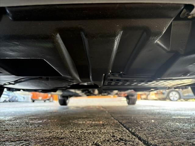 アクア Ｌ　車検整備付　後期　禁煙　社外ナビ　ＢＴ　スペアキー　ＡＡＣ　チルトステアリング　ヘッドライトレベライザー　ファブリックシート　ＳＲＳエアバッグ　バニティミラー　一体式ヘッドレスト　マット　バイザー（44枚目）