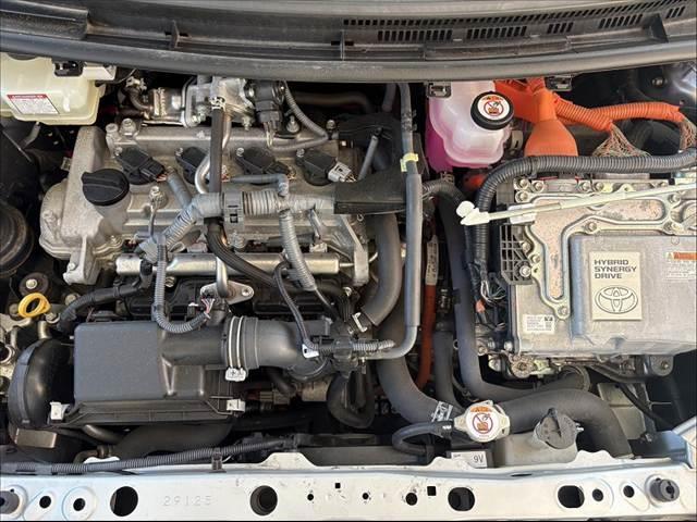 アクア Ｌ　車検整備付　後期　禁煙　社外ナビ　ＢＴ　スペアキー　ＡＡＣ　チルトステアリング　ヘッドライトレベライザー　ファブリックシート　ＳＲＳエアバッグ　バニティミラー　一体式ヘッドレスト　マット　バイザー（46枚目）