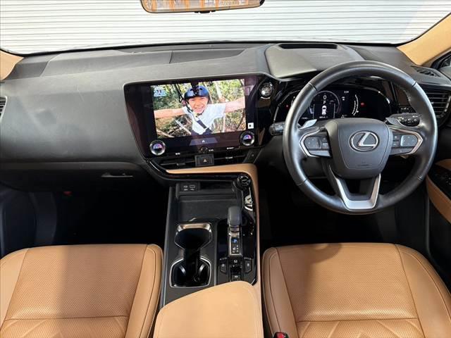 NX NX250 バージョンL 車検整備付 禁煙 パノラマルーフ パノラマビュー Dミラー OP20インチAW セーフティS BSM 14インチディスプレイ フルセグ ETC2.0 Pバッグドア シートヒーター 革シート Pシート(2枚目)
