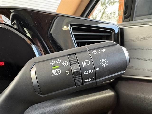 NX NX250 バージョンL 車検整備付 禁煙 パノラマルーフ パノラマビュー Dミラー OP20インチAW セーフティS BSM 14インチディスプレイ フルセグ ETC2.0 Pバッグドア シートヒーター 革シート Pシート(30枚目)