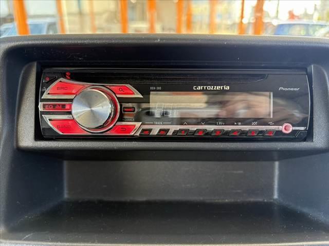 キャリイトラック KCエアコン・パワステ パワステ マニュアルエアコン 4WD 5MT 三方開荷台 みち板引掛式リアゲート ウレタン製ステア SRSエアバッグ レベライザー 12インチスチール ゴム荷台マット マット ソケット(6枚目)