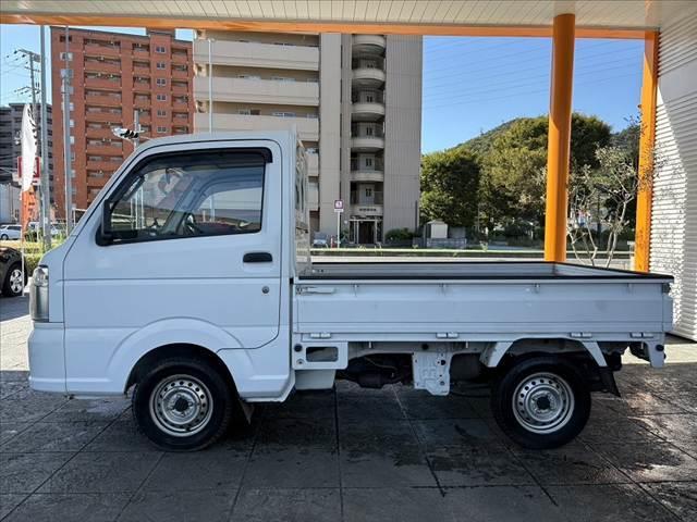 キャリイトラック KCエアコン・パワステ パワステ マニュアルエアコン 4WD 5MT 三方開荷台 みち板引掛式リアゲート ウレタン製ステア SRSエアバッグ レベライザー 12インチスチール ゴム荷台マット マット ソケット(11枚目)