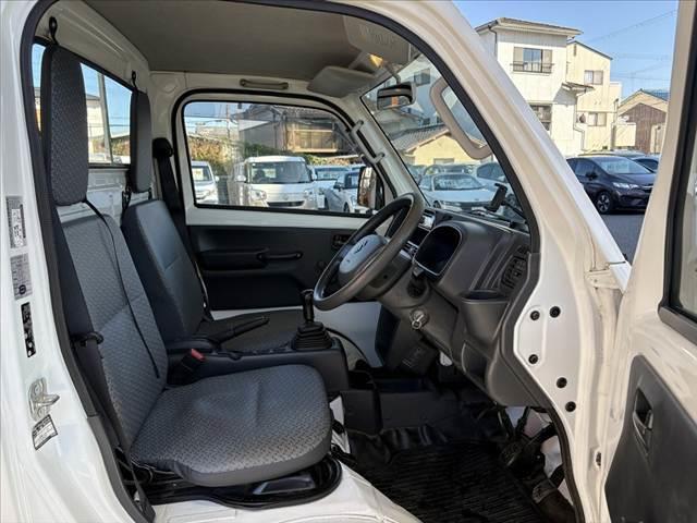 キャリイトラック KCエアコン・パワステ パワステ マニュアルエアコン 4WD 5MT 三方開荷台 みち板引掛式リアゲート ウレタン製ステア SRSエアバッグ レベライザー 12インチスチール ゴム荷台マット マット ソケット(16枚目)