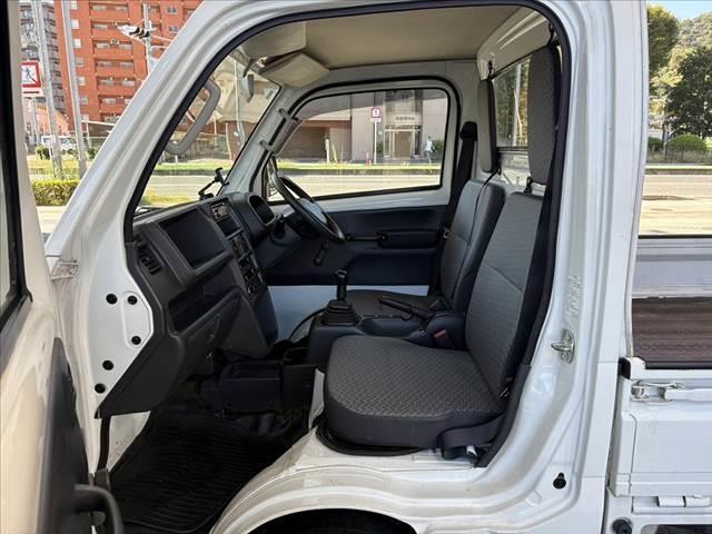 キャリイトラック KCエアコン・パワステ パワステ マニュアルエアコン 4WD 5MT 三方開荷台 みち板引掛式リアゲート ウレタン製ステア SRSエアバッグ レベライザー 12インチスチール ゴム荷台マット マット ソケット(17枚目)