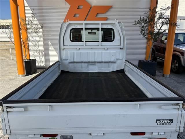 キャリイトラック KCエアコン・パワステ パワステ マニュアルエアコン 4WD 5MT 三方開荷台 みち板引掛式リアゲート ウレタン製ステア SRSエアバッグ レベライザー 12インチスチール ゴム荷台マット マット ソケット(18枚目)