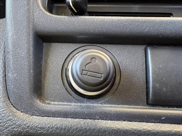 キャリイトラック KCエアコン・パワステ パワステ マニュアルエアコン 4WD 5MT 三方開荷台 みち板引掛式リアゲート ウレタン製ステア SRSエアバッグ レベライザー 12インチスチール ゴム荷台マット マット ソケット(20枚目)