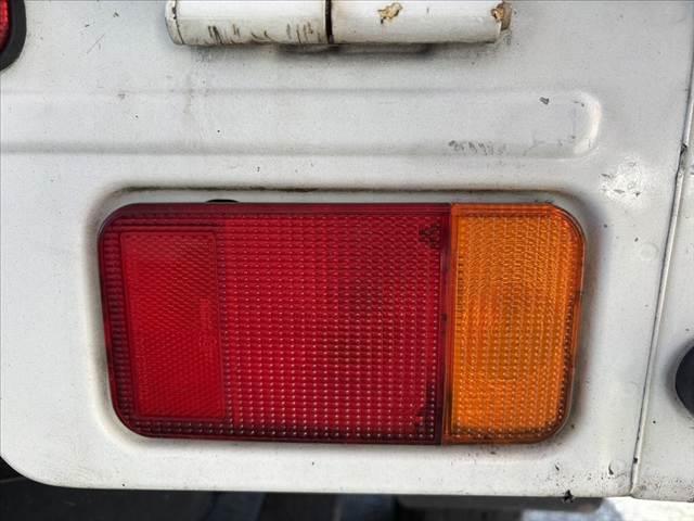 キャリイトラック KCエアコン・パワステ パワステ マニュアルエアコン 4WD 5MT 三方開荷台 みち板引掛式リアゲート ウレタン製ステア SRSエアバッグ レベライザー 12インチスチール ゴム荷台マット マット ソケット(34枚目)