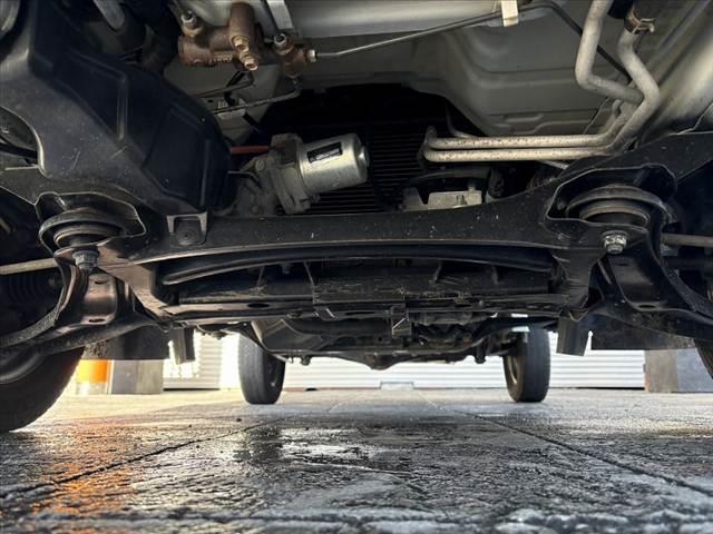 キャリイトラック KCエアコン・パワステ パワステ マニュアルエアコン 4WD 5MT 三方開荷台 みち板引掛式リアゲート ウレタン製ステア SRSエアバッグ レベライザー 12インチスチール ゴム荷台マット マット ソケット(41枚目)