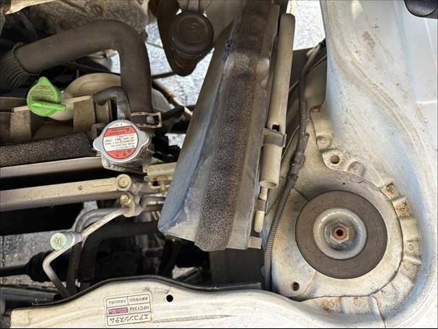 キャリイトラック KCエアコン・パワステ パワステ マニュアルエアコン 4WD 5MT 三方開荷台 みち板引掛式リアゲート ウレタン製ステア SRSエアバッグ レベライザー 12インチスチール ゴム荷台マット マット ソケット(43枚目)