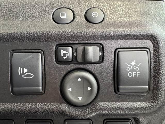 ノート e-パワー B 後期 エマブレ アラビュー インテリミラー Pスタート Aライト スマートキー バックソナー ETC SRSエアバック ISOFIXシート Pガラス ヘッドライトレベライザー 横滑り防止 電格ミラー(3枚目)