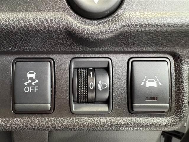 ノート e-パワー B 後期 エマブレ アラビュー インテリミラー Pスタート Aライト スマートキー バックソナー ETC SRSエアバック ISOFIXシート Pガラス ヘッドライトレベライザー 横滑り防止 電格ミラー(4枚目)