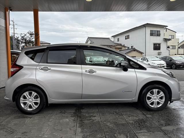 ノート e-パワー B 後期 エマブレ アラビュー インテリミラー Pスタート Aライト スマートキー バックソナー ETC SRSエアバック ISOFIXシート Pガラス ヘッドライトレベライザー 横滑り防止 電格ミラー(12枚目)