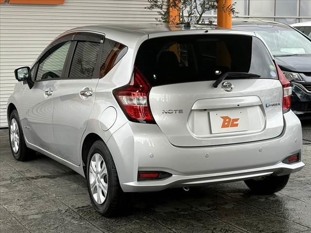 ノート e-パワー B 後期 エマブレ アラビュー インテリミラー Pスタート Aライト スマートキー バックソナー ETC SRSエアバック ISOFIXシート Pガラス ヘッドライトレベライザー 横滑り防止 電格ミラー(15枚目)