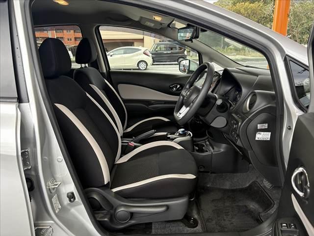 ノート e-パワー B 後期 エマブレ アラビュー インテリミラー Pスタート Aライト スマートキー バックソナー ETC SRSエアバック ISOFIXシート Pガラス ヘッドライトレベライザー 横滑り防止 電格ミラー(16枚目)