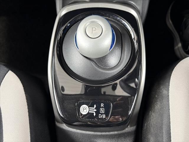 ノート e-パワー B 後期 エマブレ アラビュー インテリミラー Pスタート Aライト スマートキー バックソナー ETC SRSエアバック ISOFIXシート Pガラス ヘッドライトレベライザー 横滑り防止 電格ミラー(25枚目)